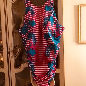 d & Co excellent condition one piece pink/white/blue floral swimsuit size 16